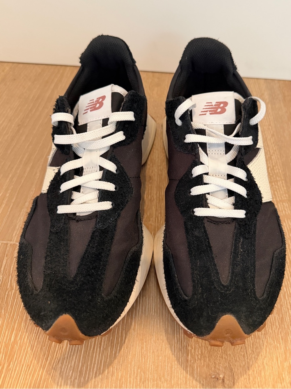 New Balance 327 Sneakers Size 9; Black/White - Picture 4 of 13